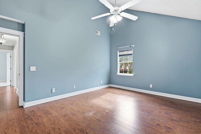 Building Photo - 121 Mill Ct
