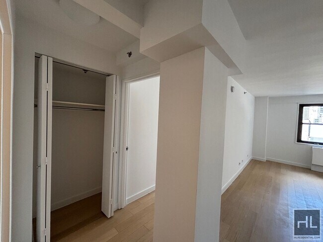 Building Photo - East 39th Street