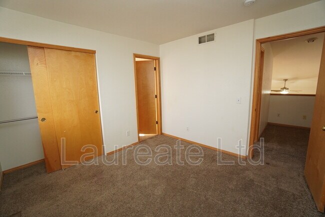 Building Photo - 9375 E Arizona Pl