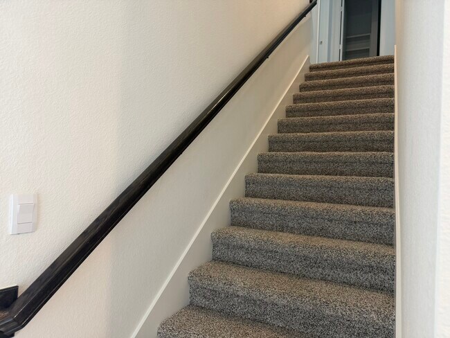 Building Photo - 407 Robin Ct