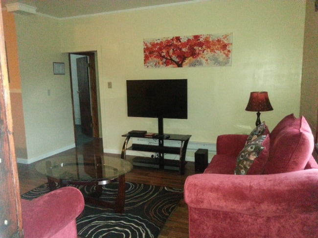 Building Photo - 70 Market St