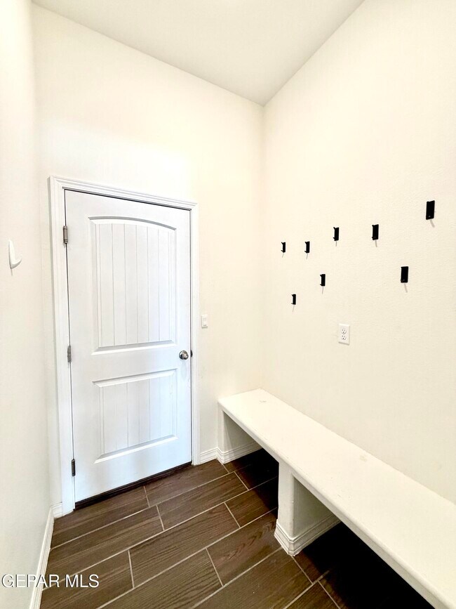 Building Photo - 122 Esther Trl