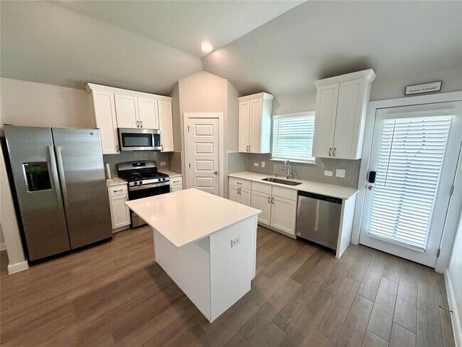 Building Photo - 159 Appleberry Ln