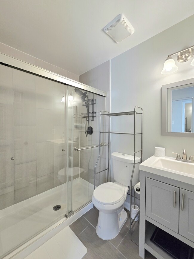 Building Photo - 5407 Leeway Ct