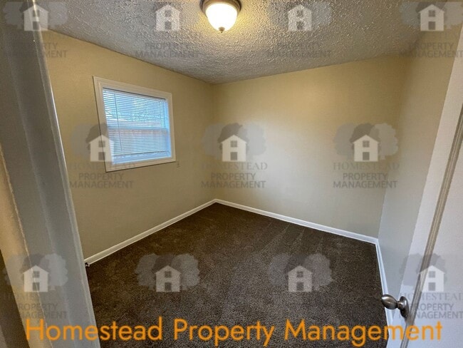 Building Photo - 410