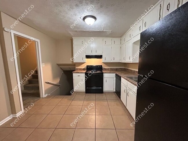 Building Photo - 3780 Cedar Hurst Way