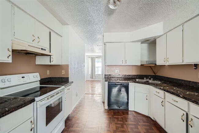 Building Photo - 7214 Salt Springs Dr