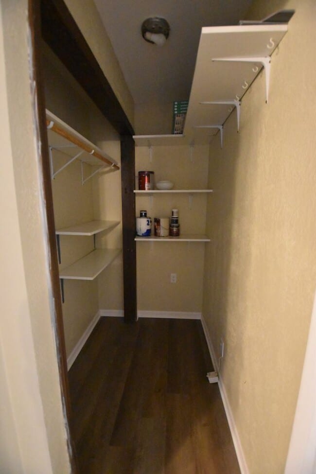 Building Photo - 2-3 bedroom Home in Greenfield with Garage.