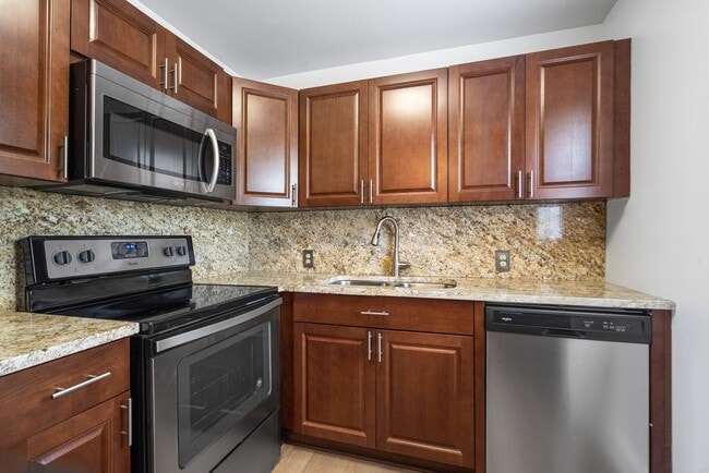 Building Photo - 290 Brighton G