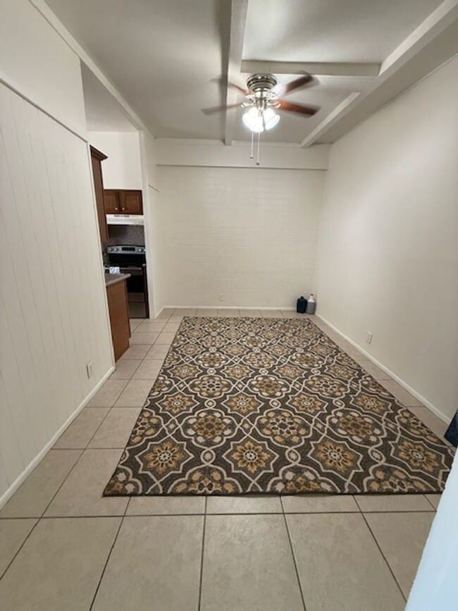 Building Photo - Freshly Updated 2 Bed / 1 Bath Apartment in Glendale!
