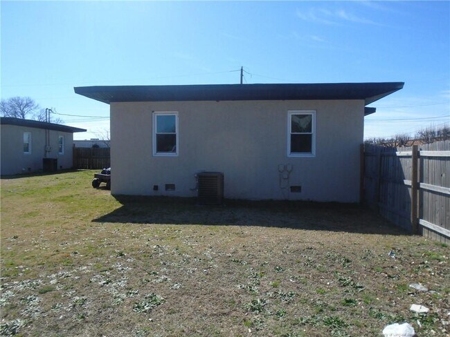 Building Photo - 910 William Clark Rd