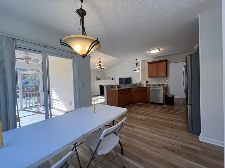 Building Photo - 5343 Tidewater Dr