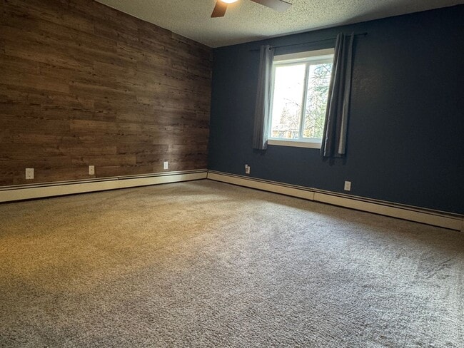 Building Photo - Spacious home / 2 car garage / No pets sorry