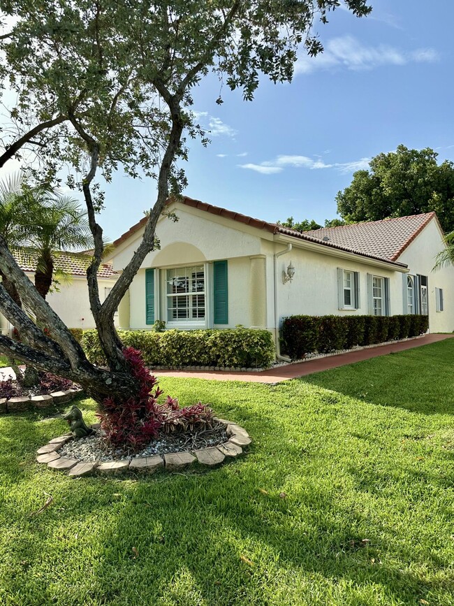 Building Photo - 6129 Heliconia Rd