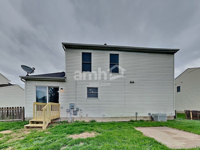 Building Photo - 555 Allis Pl E