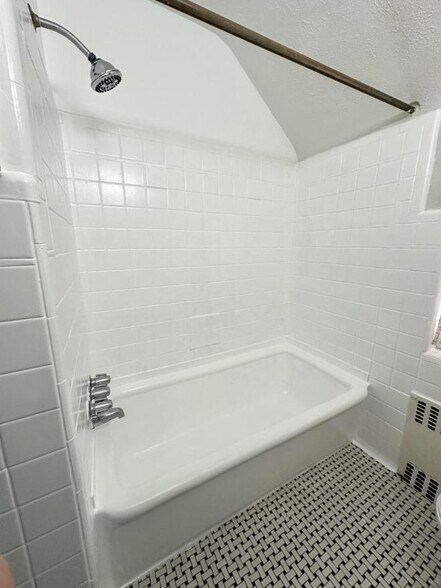 Building Photo - 246 E Meyers St