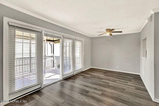 Building Photo - 1 bedroom/ 1 bathroom condo in highly soug...