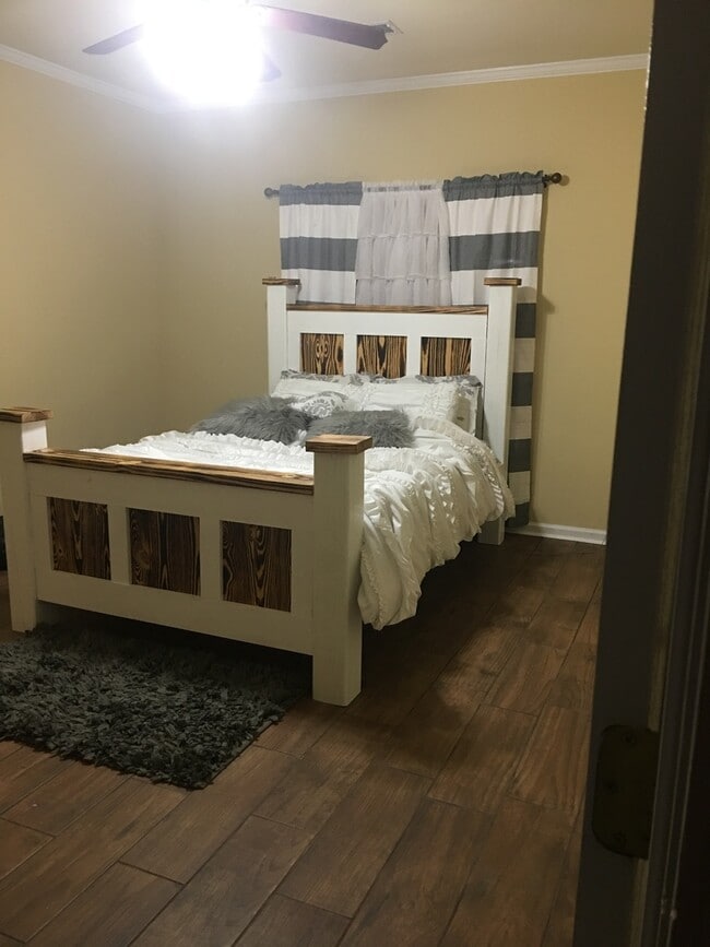 Building Photo - 125 Cypress Cir