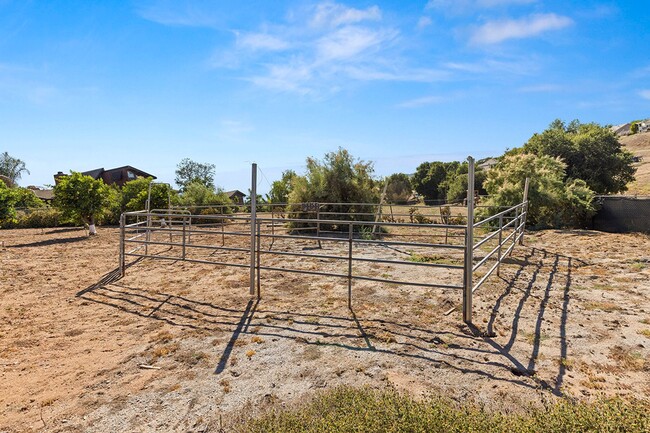 Building Photo - Country Resort in Paradise!