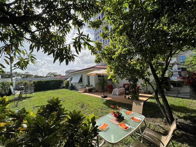 Building Photo - 130 Malaga Ave