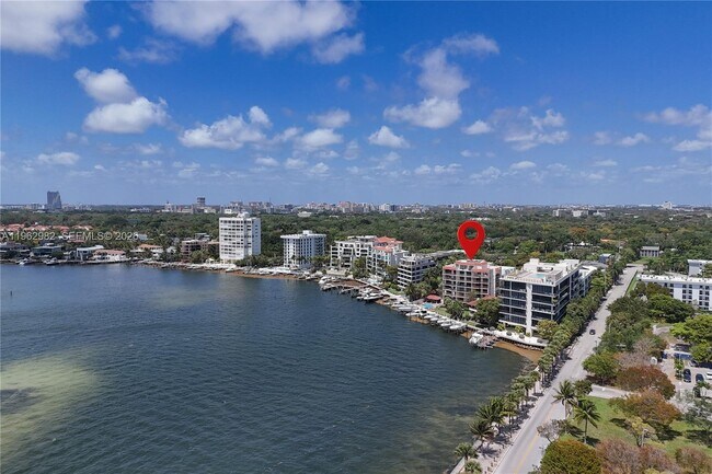 Building Photo - 1632 S Bayshore Ct