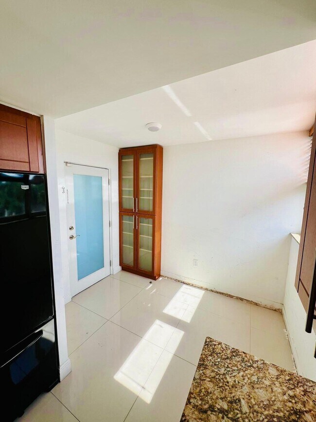 Building Photo - 1175 NE Miami Gardens Dr
