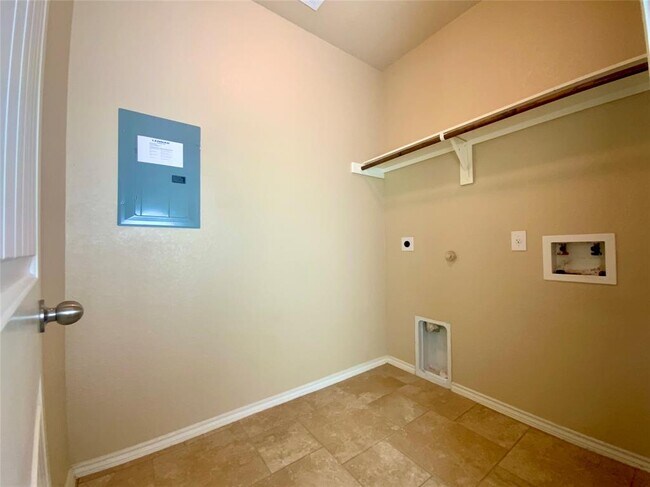 Building Photo - 1810 Logan Trail