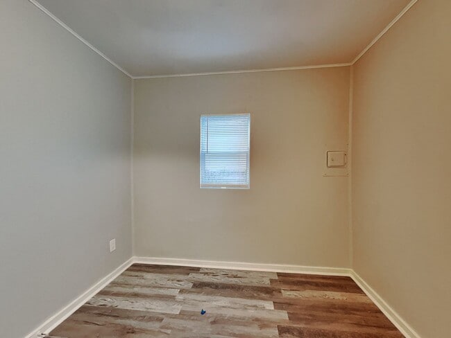 Building Photo - Charming 3 Bed Home with Fenced Yard in Tampa, FL