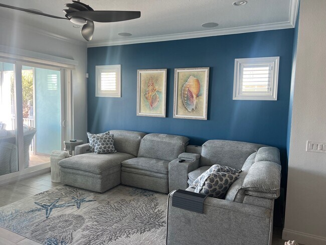 Building Photo - 11715 1st St E