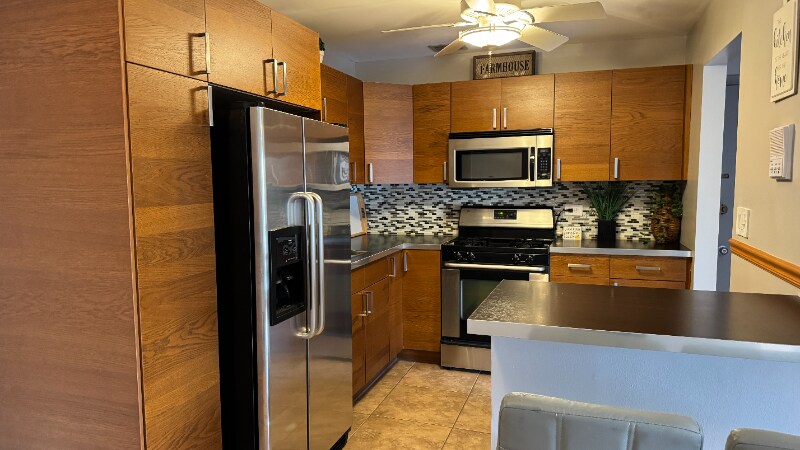 Primary Photo - 9-S125 Lake Dr