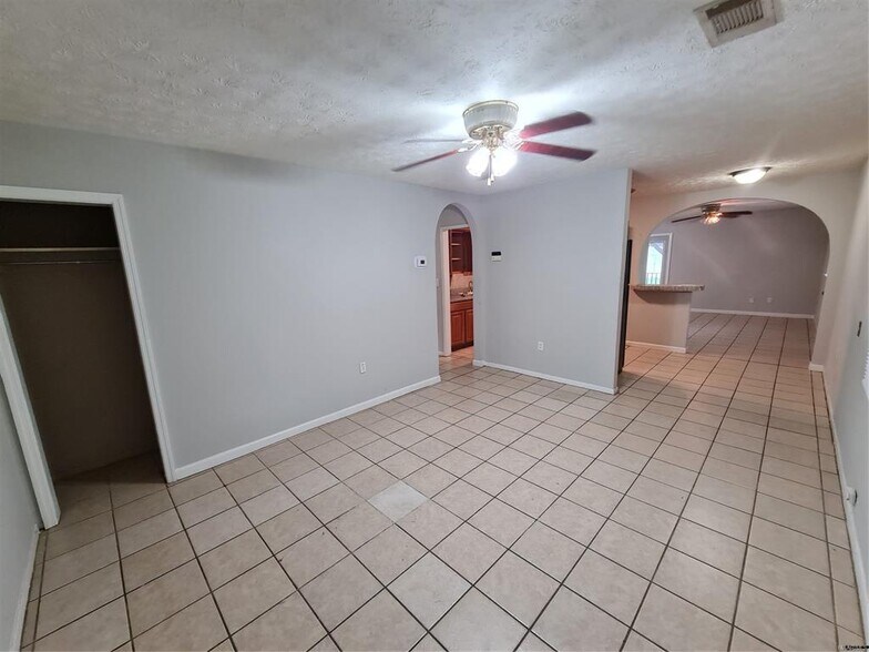 Building Photo - 1163 Cottondale Rd