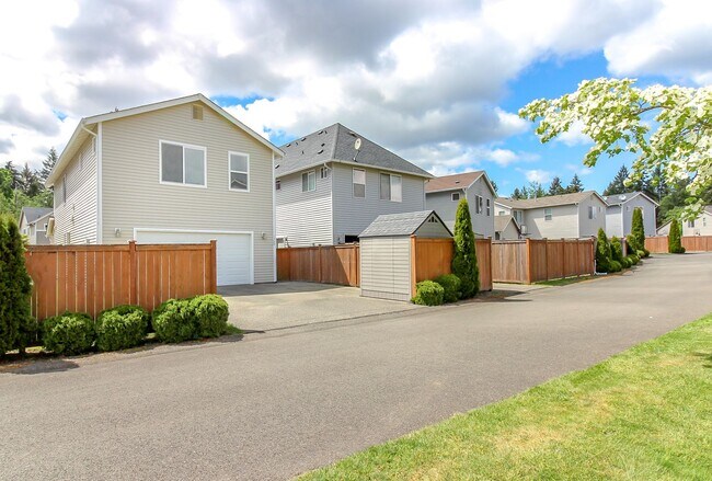 Building Photo - 1360 Sinclair Dr