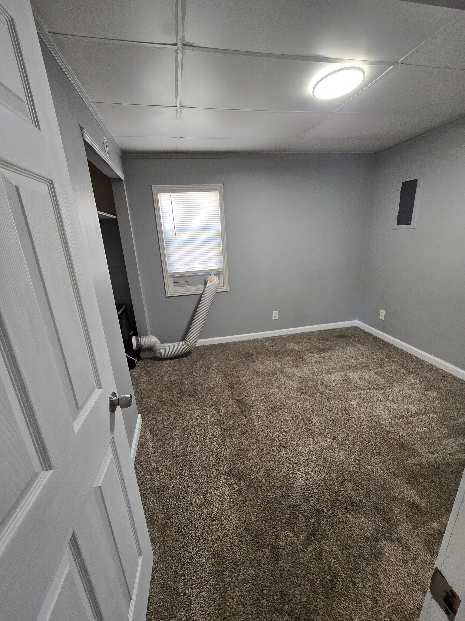 Building Photo - 721 E 8th St