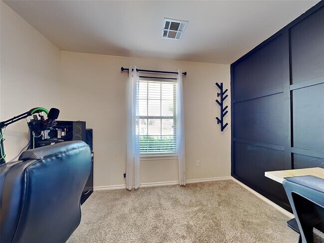 Building Photo - 12505 Edison Dr