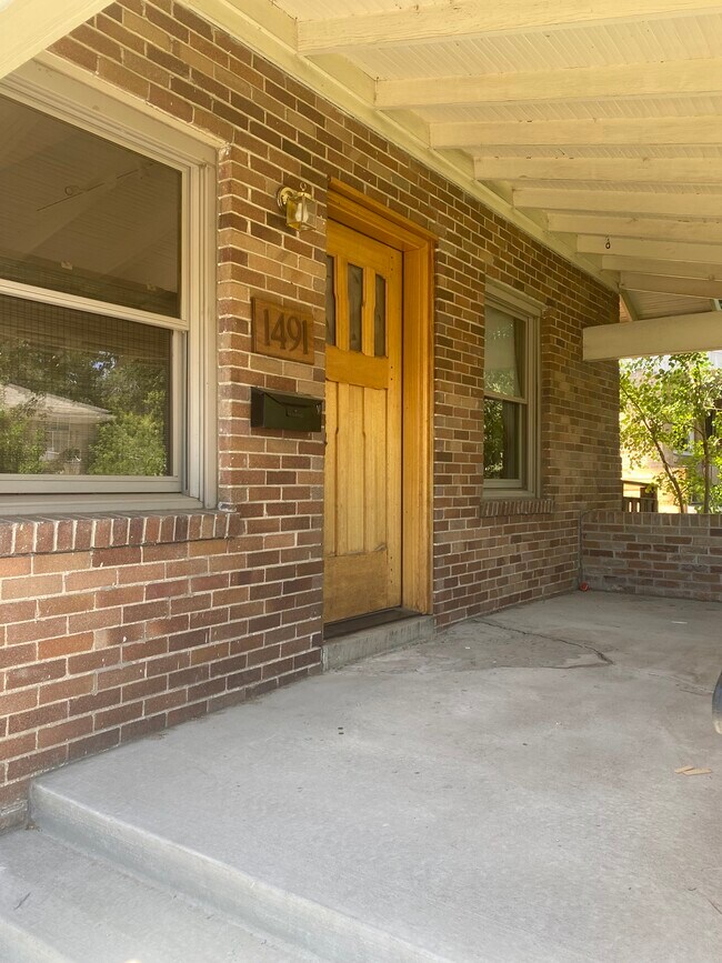 Building Photo - 1491 S York St