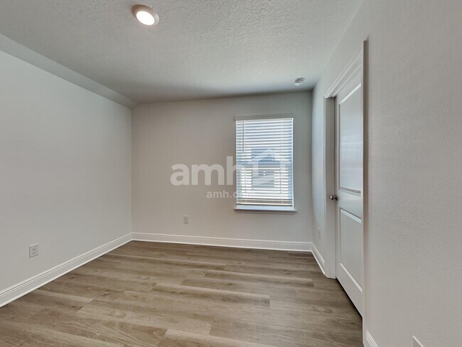 Building Photo - 6622 Atlantic Bch Ave