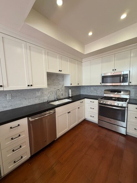 Building Photo - 1734 N Verdugo Rd