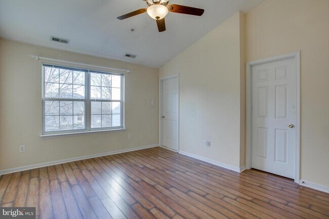 Building Photo - 6042 Blue Point Ct