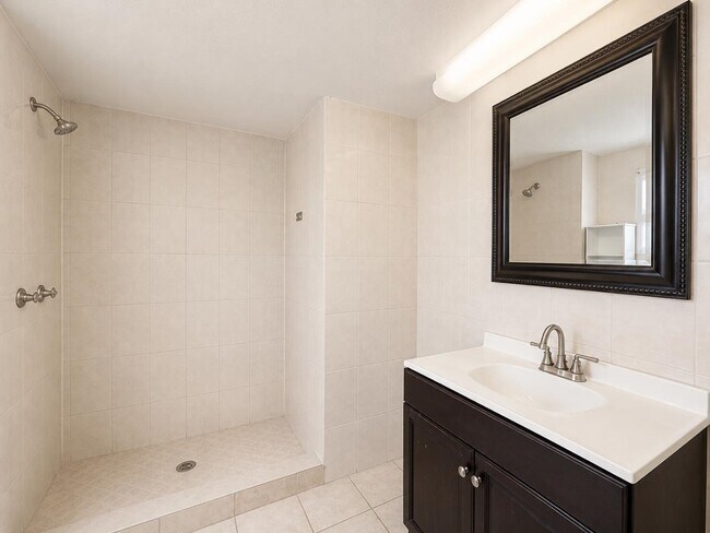 Building Photo - 603 Lobo Loop
