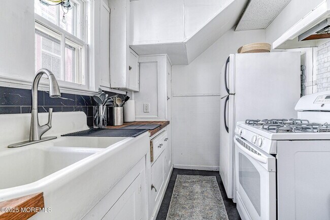 Building Photo - 13 Pilgrim Pathway