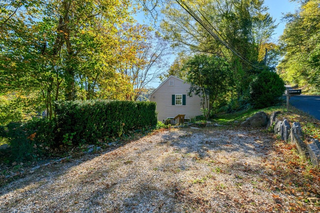 Building Photo - 54 Farview Dr