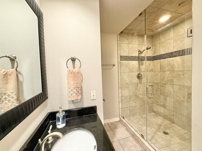 Building Photo - 2400 McCue Rd