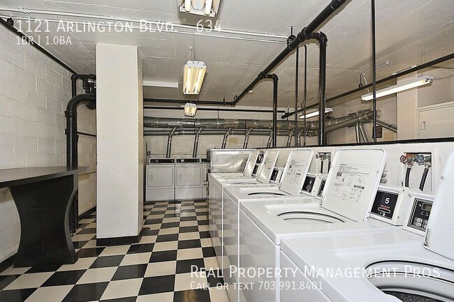 Building Photo - 1121 Arlington Blvd
