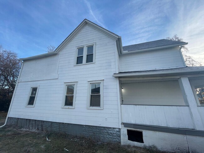 Building Photo - SECTION 8 and EDEN Accepted!! Stunning 4-Bed, 2-Bath Renovation in Lorain!!