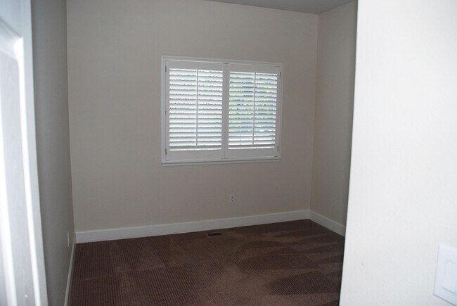 Building Photo - Newly Updated Single Story 4 BR + Office, 2.5 Bath and 3 Car