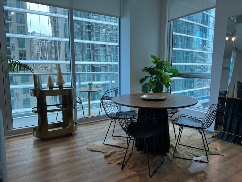 Building Photo - 300 S Biscayne Blvd