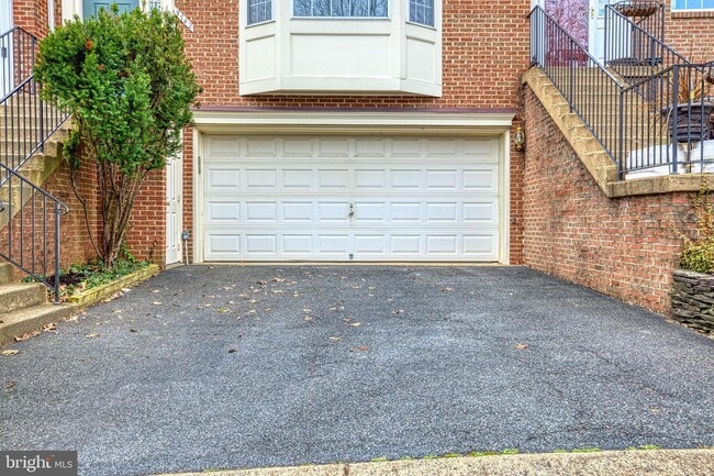 Building Photo - 5742 Governors Pond Cir