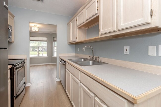 Building Photo - Freshly Renovated Rental Property