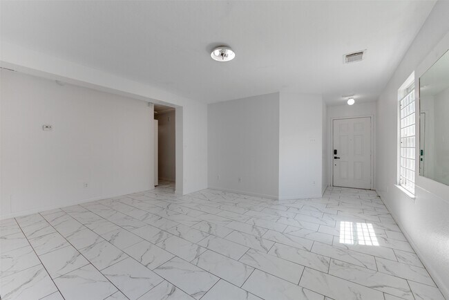 Building Photo - 8510 Village Hollow Ln