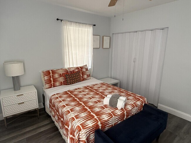 Building Photo - 131 E 27th St